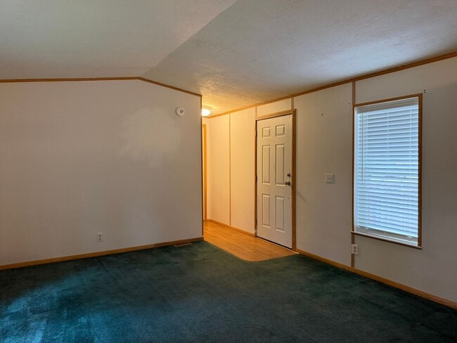 Building Photo - 38595 Sodaville Waterloo Rd