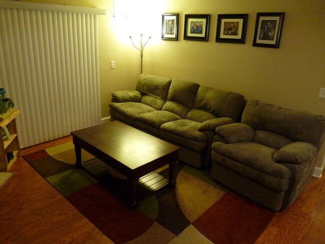 Foto del edificio - AWESOME 2-BEDROOM CONDO INCLUDES WASHER & ...