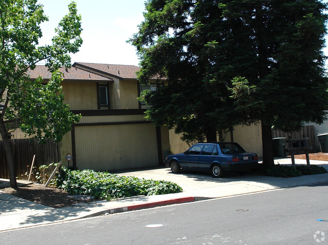 Building Photo - 1850 Premier Pl