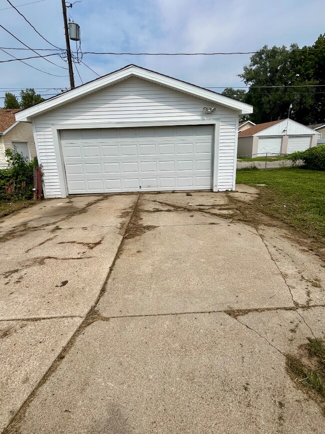 Building Photo - 1714 3rd Ave
