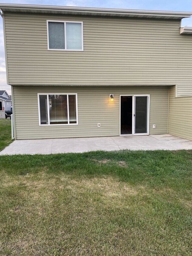 Primary Photo - 3 Bedroom 2 1/2 Bath Twin home SORRY NO PETS