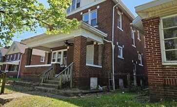 Building Photo - 533 Fairwood Ave