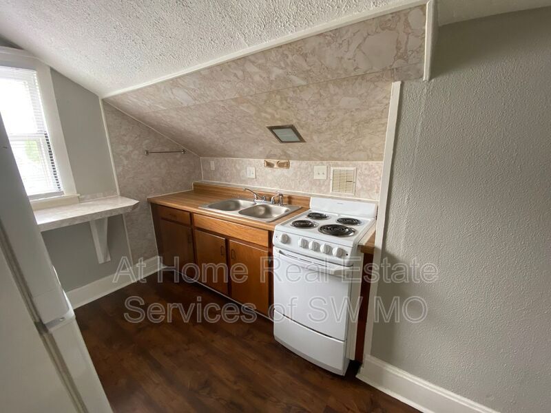 Primary Photo - 649 S Main Ave