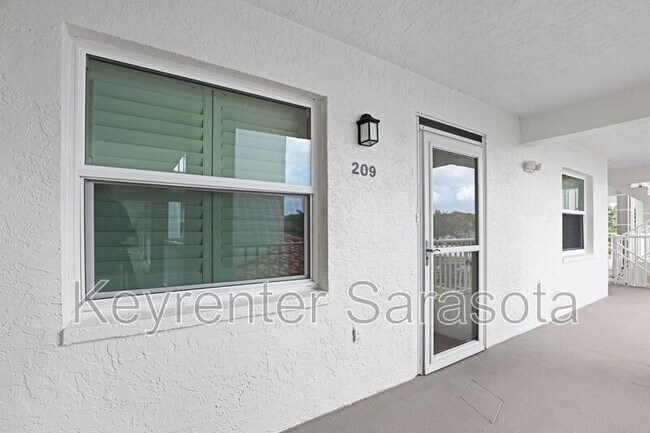 Foto del edificio - 6505 Stone River Rd