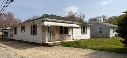 Building Photo - 1204 19th Ave SE