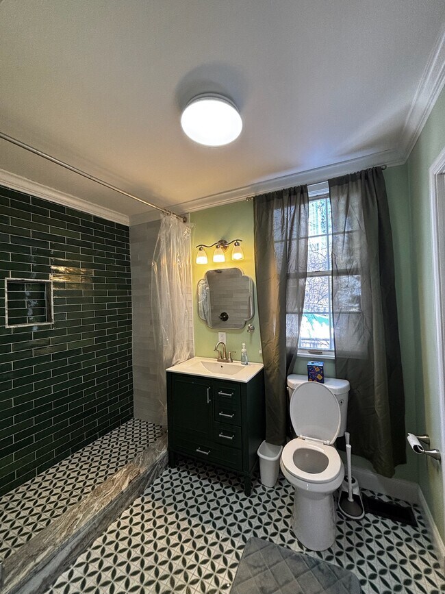 Foto del edificio - 807 W 10th St