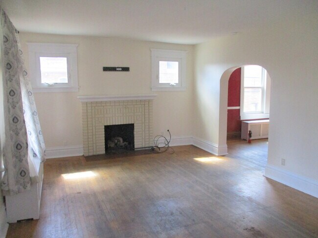 Building Photo - 701 Maplewood Ave