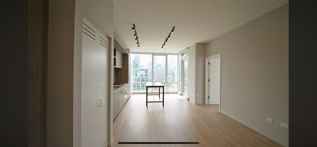 Building Photo - 207 W Chestnut St