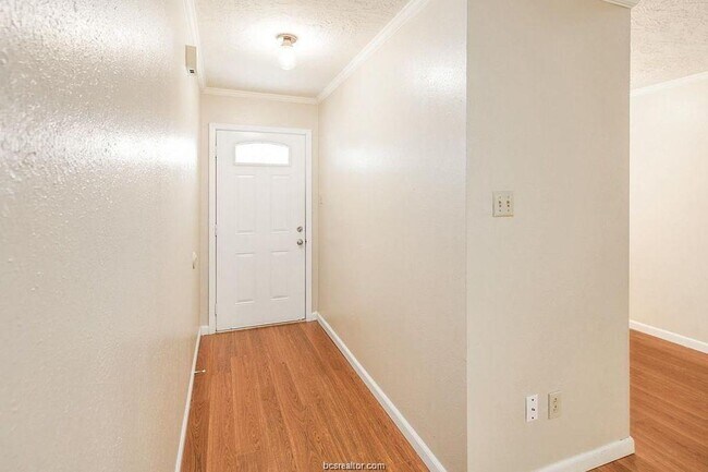 Building Photo - 1106 Taurus Ave
