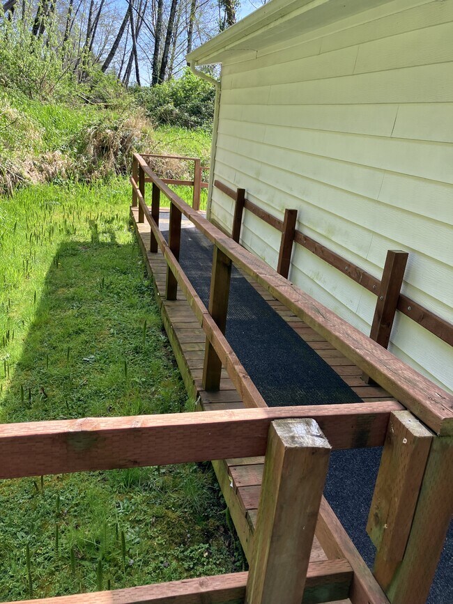 Foto del edificio - 4030 SR 105