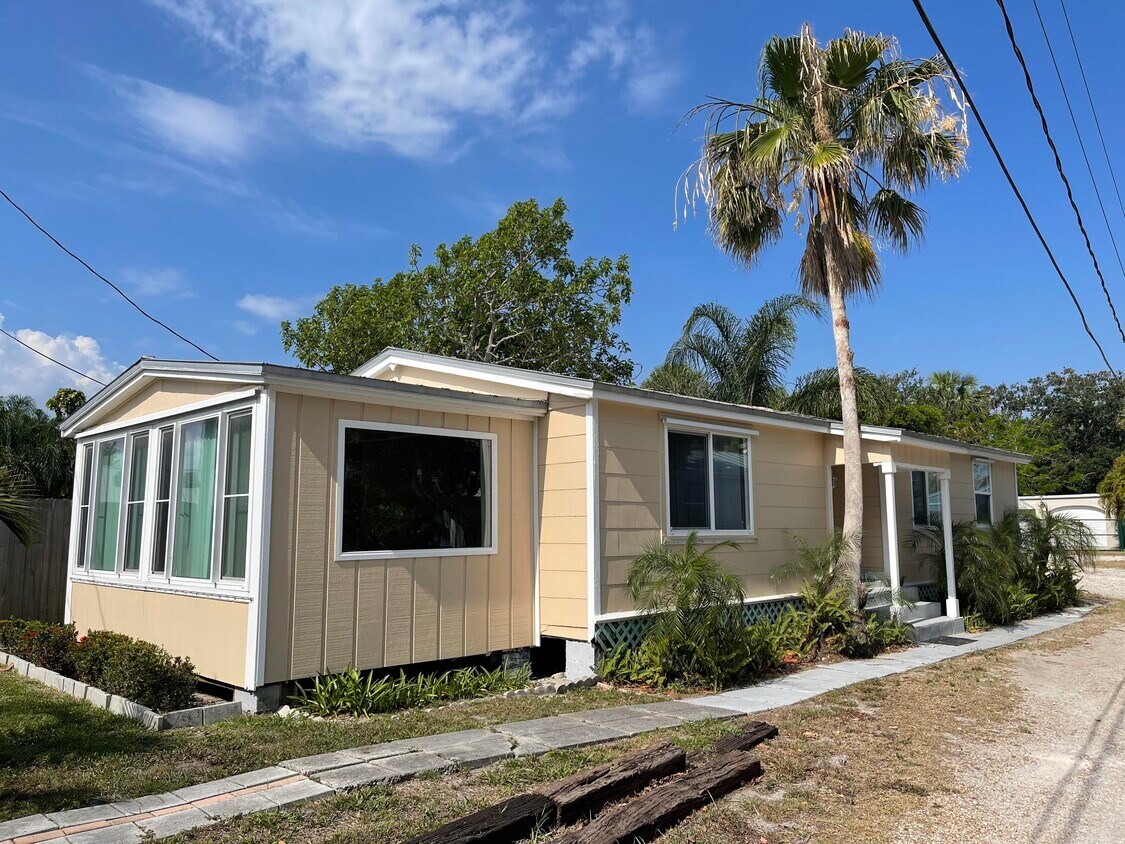 Foto principal - 4680 NE Indian River Dr