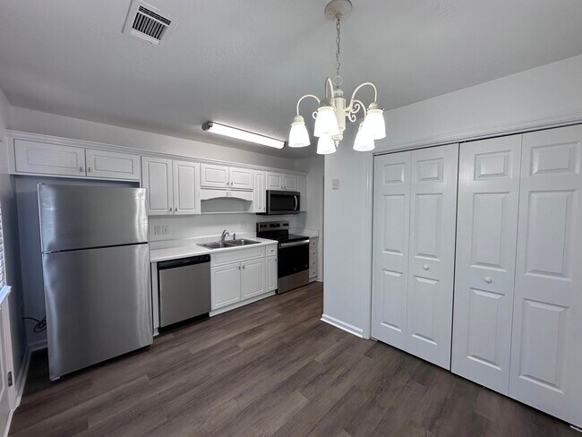 Foto del edificio - 531 Edgecliff Ln