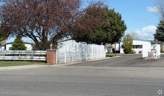 Building Photo - West Meadow Estates