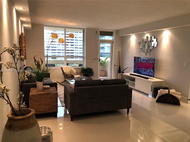 Building Photo - 10185 Collins Ave