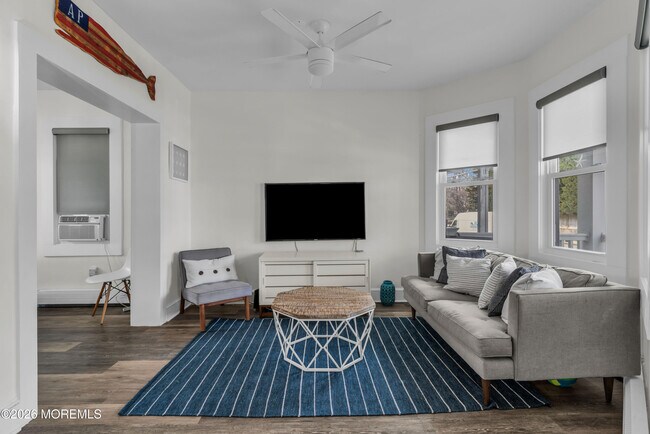 Building Photo - 1208 Bond St