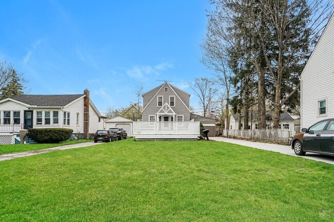 Building Photo - 651 Voelker Ave