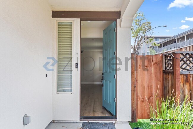 Building Photo - Unit