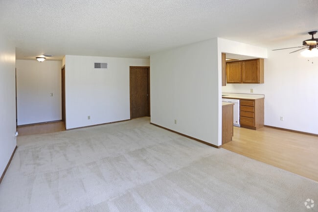 2BR, 1BA - 1,020 SF - The Concorde Apartments