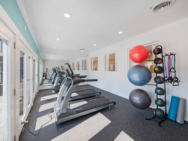 Foto del edificio - The Reserve at Red Bank Apartment Homes