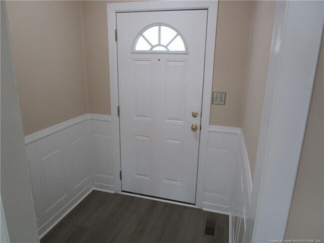 Foto del edificio - 2120 Lothbury Dr