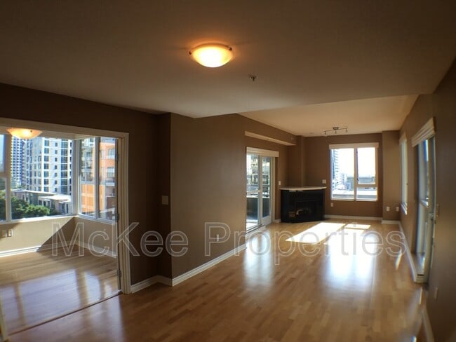 Foto del edificio - 300 W Beech St