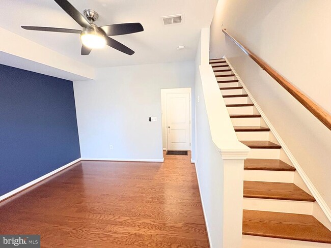 Foto del edificio - 1718 Featherstone Rd