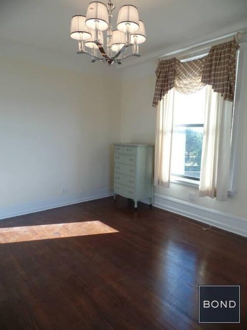 Foto principal - 780 Riverside Dr