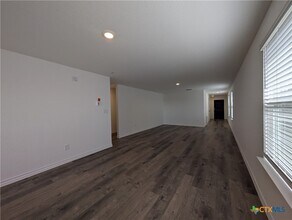 Building Photo - 862 Bluegrass Pt