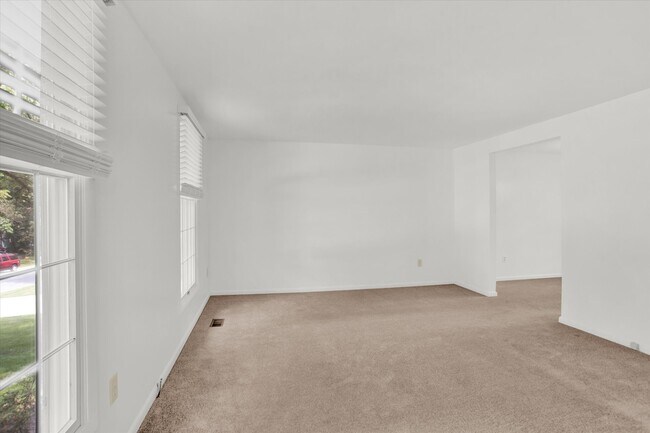 Building Photo - 634 Bay Green Dr