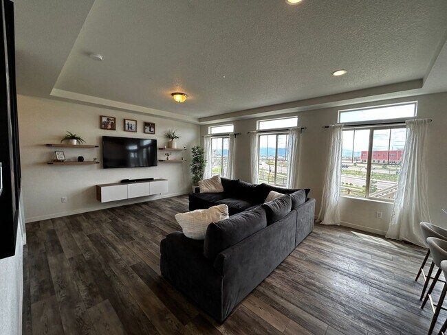 Foto del edificio - 3 Bed 3 bath house in Banning Lewis!