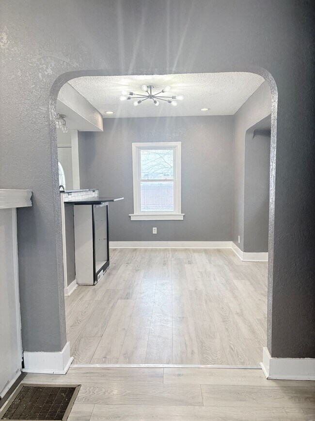 Foto del edificio - 932 Waverly Ave