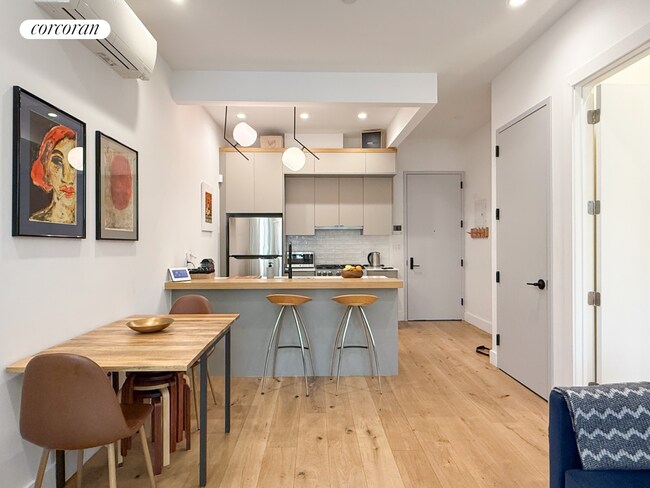 Foto del edificio - 668 Nostrand Ave