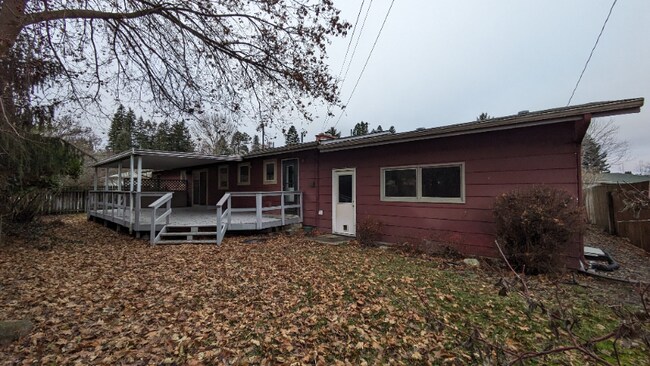 Foto del edificio - 1005 E 8th St