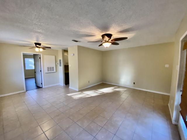 Foto del edificio - 1 bedroom in Groves TX 77619
