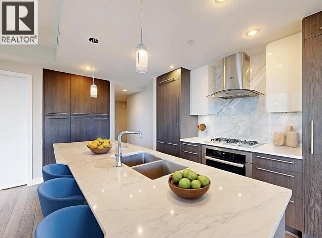 Photo du bâtiment - 677 W 41st Ave