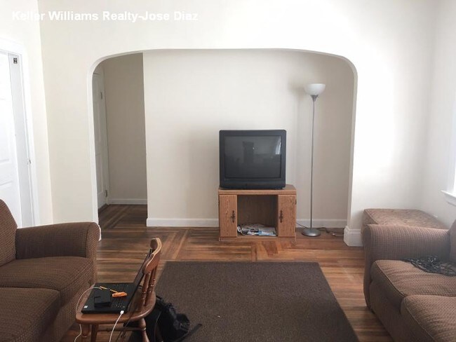 Foto del edificio - 141 Pembroke Ave