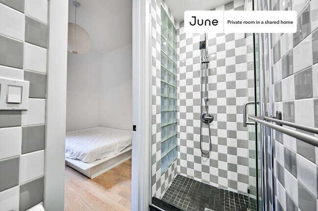 Foto del edificio - Room in Shared 3 bed/3 bath home