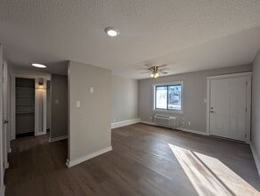 Building Photo - 221 Laurel Steet