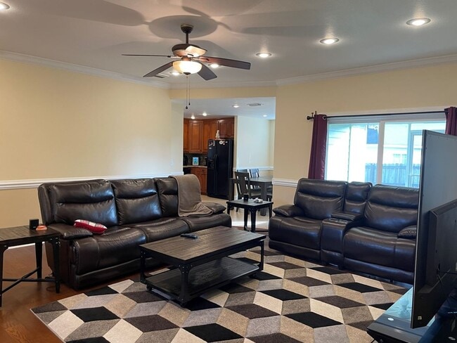 Building Photo - Charming 3-Bedroom Home in Northlake Subdi...