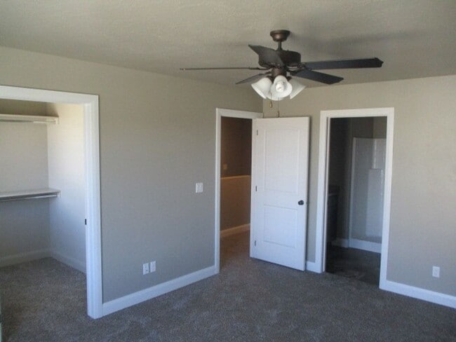Building Photo - Move-In Discount - 3 Bed - 2.5 bath Town home in the heart of Cedar City!