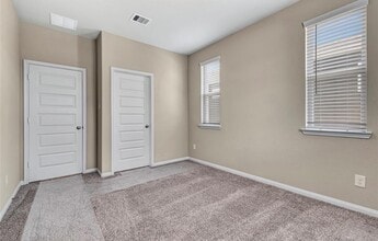 Building Photo - 16104 Oregon Oak Dr