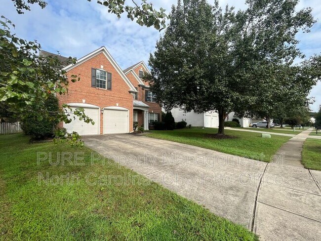 Foto del edificio - 8903 Darcy Hopkins Dr