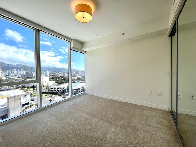 Building Photo - Symphony Honolulu: 2 Bed, 2 Bath w/ 2 Tand...