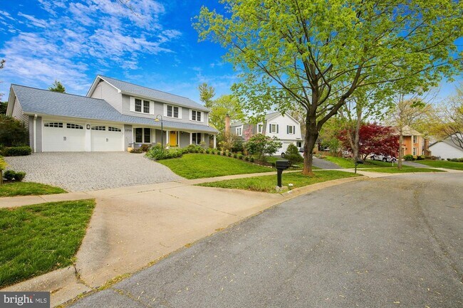 Building Photo - 1755 Glastonberry Rd