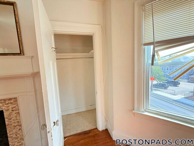 Building Photo - 44 Central St