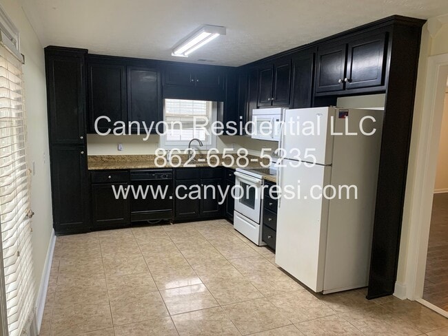 Foto del edificio - Beautiful 3b Room!Move in ready!