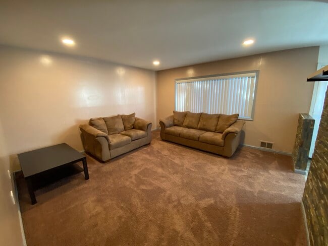 Building Photo - 75 Trantor Pl