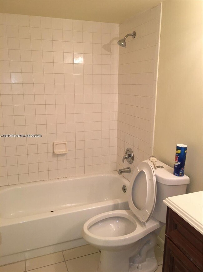 Foto del edificio - 3396 Foxcroft Rd