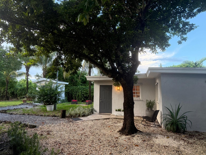 Primary Photo - 9855 SW 62nd St