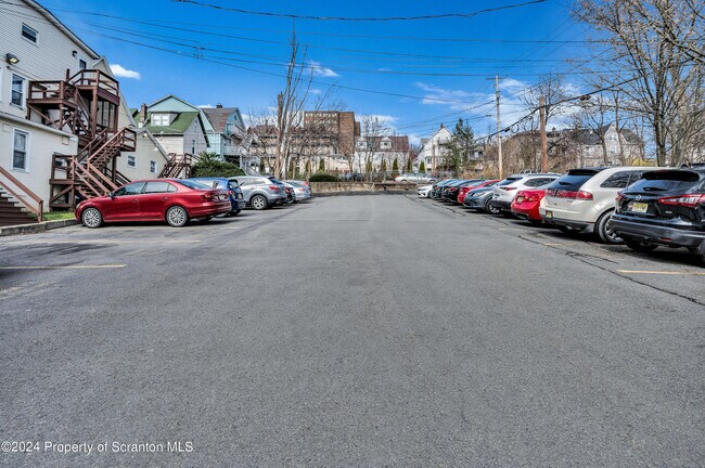 Foto del edificio - 416 N Webster Ave